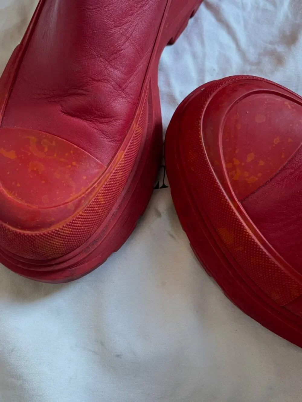 Alexander McQueen Red Tread Slick Chelsea Boots Size 43 (Retail $790)